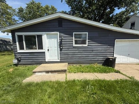 Homes For Sale - 2646 Harmont Avenue<br/> Canton, OH 44705
