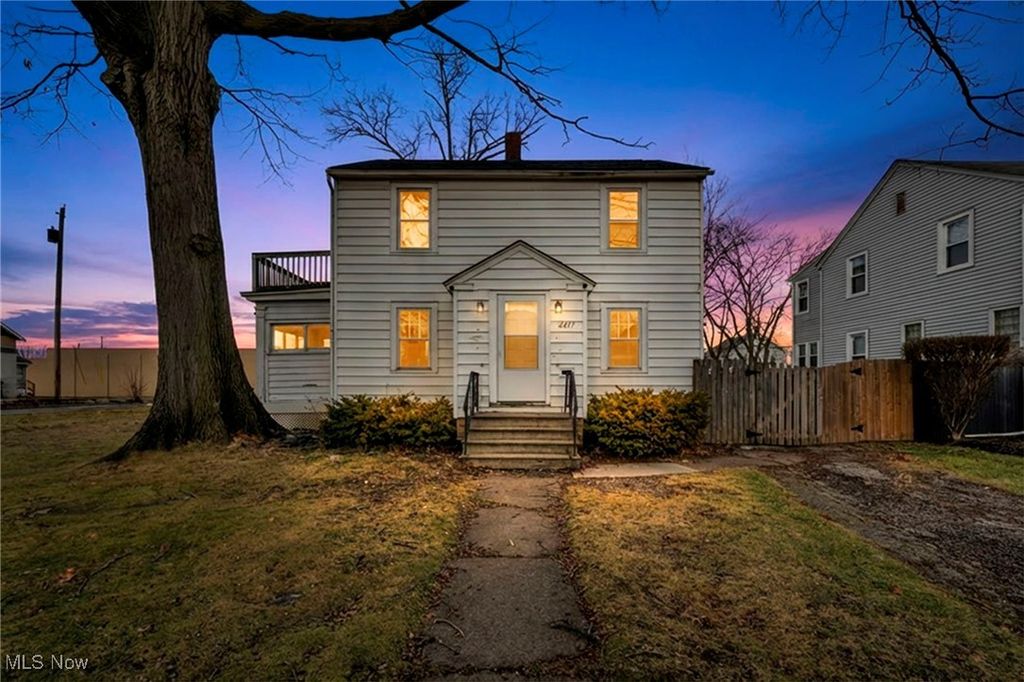 Photo of 2217 E 32nd Street, Lorain, OH 44055 (MLS # 5180365)