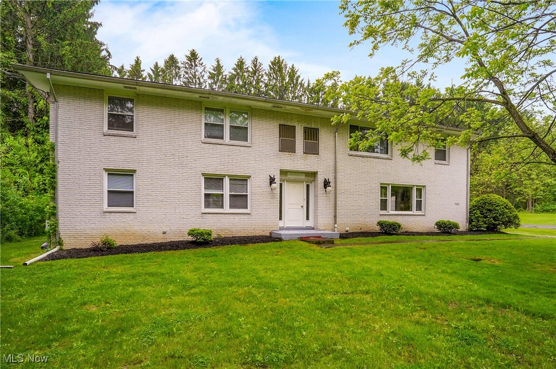 7182 Stewart Sharon Road, Hubbard, Ohio image 3