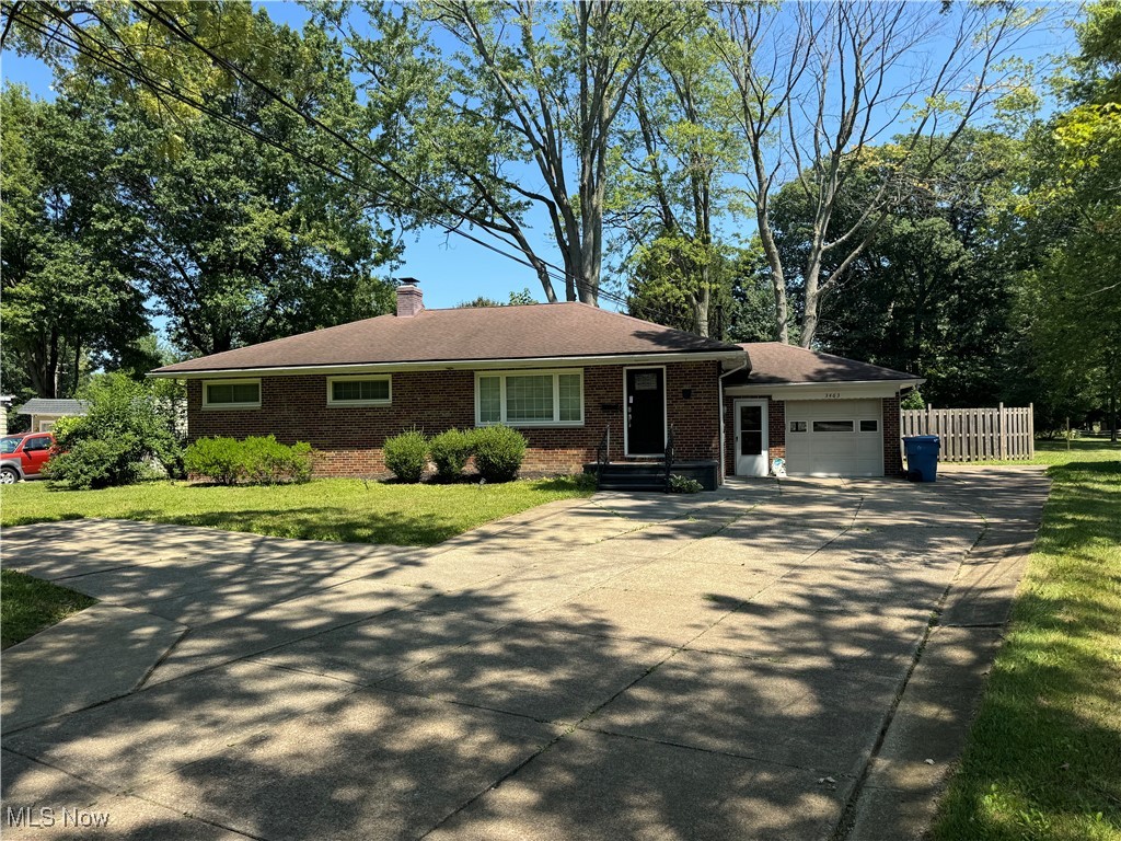 This is an ONLINE ONLY foreclosure sale. There are NO SHOWINGS. Deposit due by wire transfer within 48 upon conclusion . Cash deal; funding must take place within 30 days of confirmation of sale. 5% Buyer’s Premium shall apply. Subject to postponement and cancellation. Full terms and conditions at online registration.