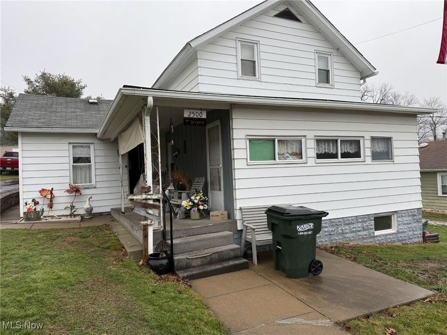 3BR, 1BA home on 2+ Acres Call today for a showing!