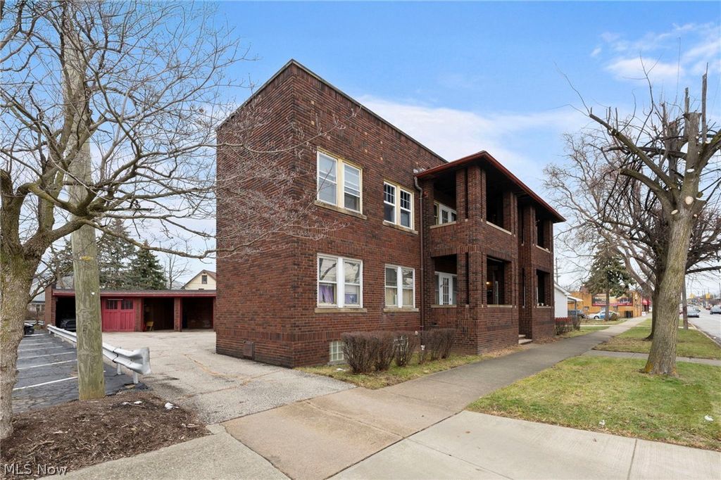 Photo of 4764 Pearl Road, Cleveland, OH 44109 (MLS # 5212106)
