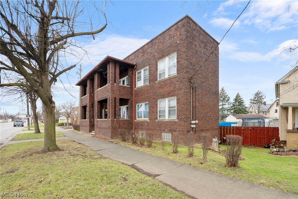 Photo of 4764 Pearl Road, Cleveland, OH 44109 (MLS # 5212106)
