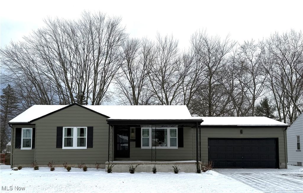 Photo of 2821 Rexford Road, Youngstown, OH 44511 (MLS # 5177069)