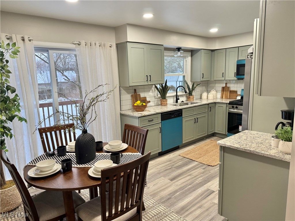 Photo of 2821 Rexford Road, Youngstown, OH 44511 (MLS # 5177069)