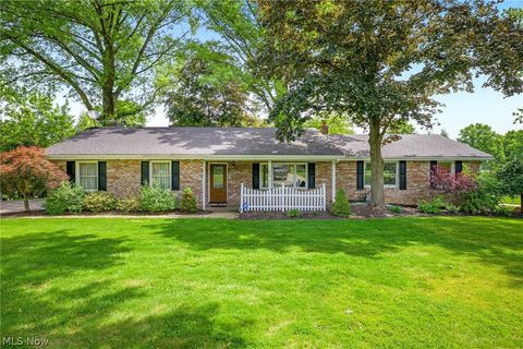 Homes For Sale - 5715 Comanche Street<br/> Stark County, North Canton, OH 44720