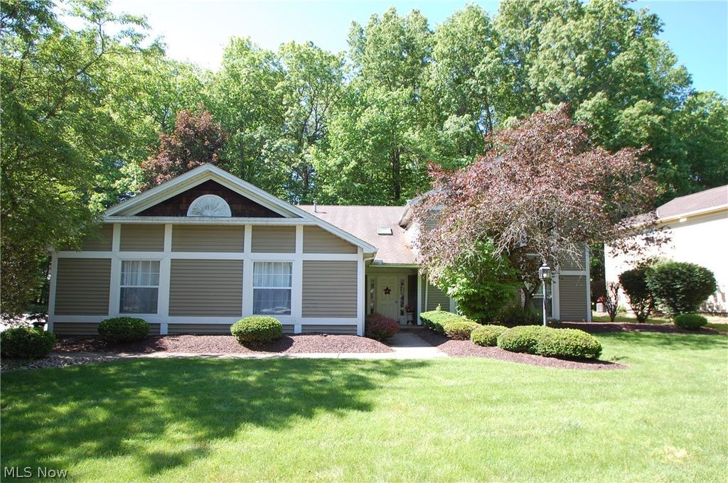 Photo of 1327 Fox Run Drive, Boardman, OH 44512 (MLS # 5214189)