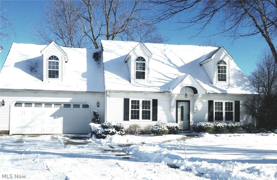 First Floor Master Bedroom! Check out this Updated Kitchen w/designer cabinets & stainless appliance package w/granite counter tops. Dining rm & office combo w/fireplace along with vaulted ceiling & skylights! Family room w/vaulted ceiling, loft and 2 bedrooms up. Bamboo & Ceramic flooring. 2 car attached garage. Fully fenced back yard, cul de sac lot. Laundry rm includes washer & dryer!