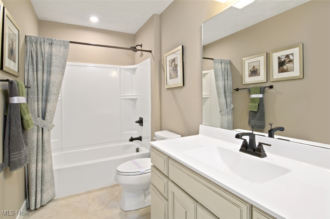 211 Emerald Drive, Chardon, Ohio image 15