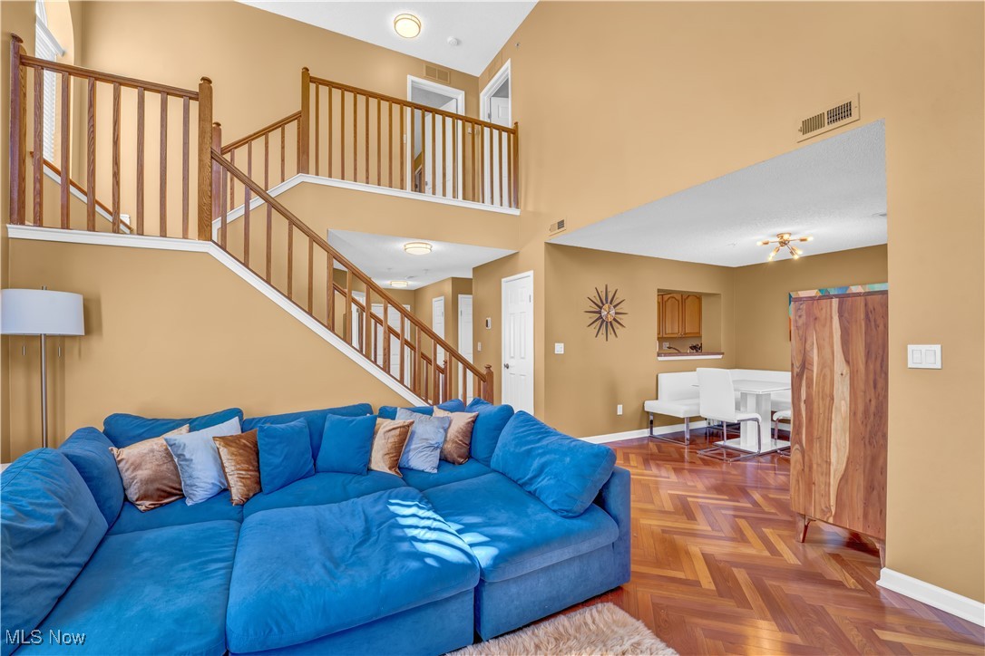 Fox Hol/Woodhawk Condo Ph 01 - Residential