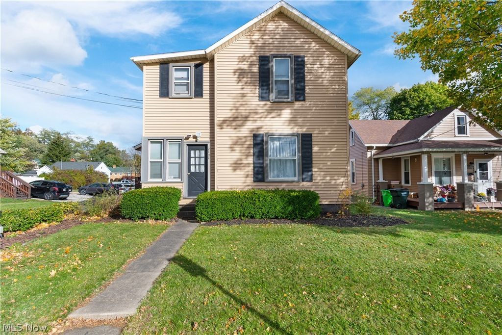 Photo of 2406 S Union Avenue, Alliance, OH 44601 (MLS # 5206166)