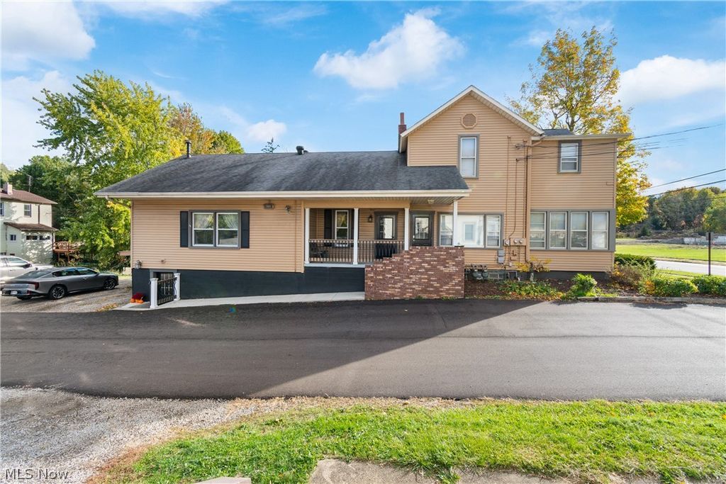 Photo of 2406 S Union Avenue, Alliance, OH 44601 (MLS # 5206166)