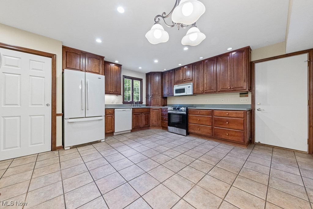 12935 Robinwood Street, Alliance, Ohio image 3