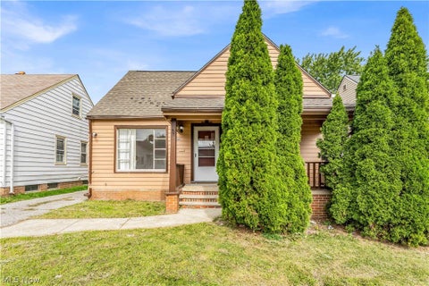 Homes For Rent - 15901 Edgewood Avenue<br/> Cleveland, OH 44137