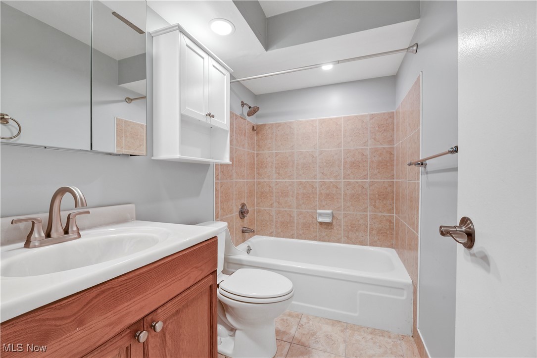 Carlyle Condo - Residential Lease