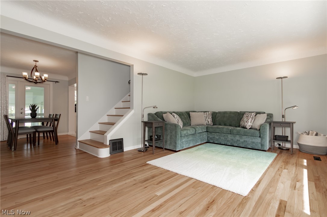 Lyndhurst Mdws Sub #4 - Residential