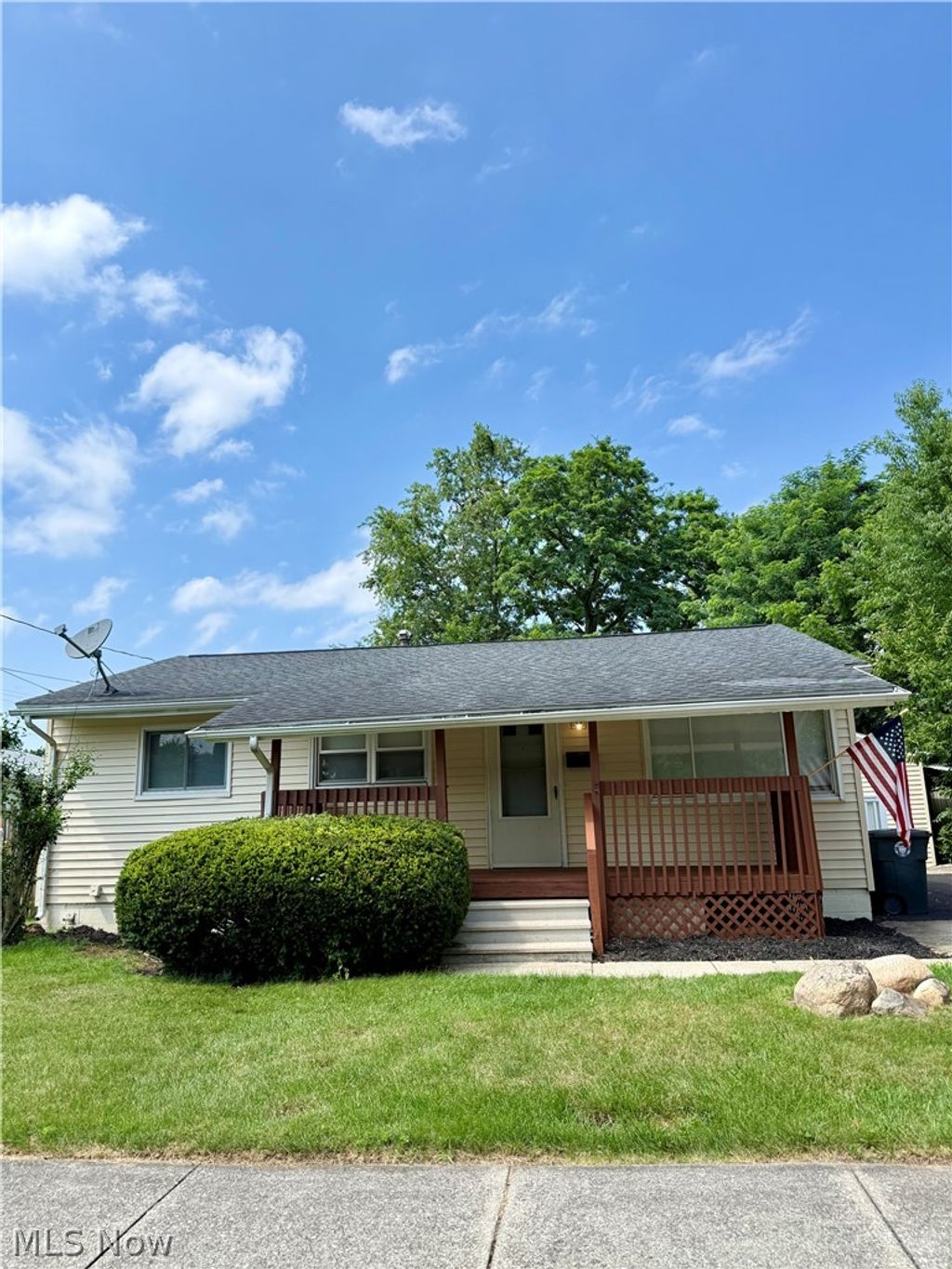 Photo of 1091 Stanwood Avenue, Akron, OH 44314 (MLS # 5225583)