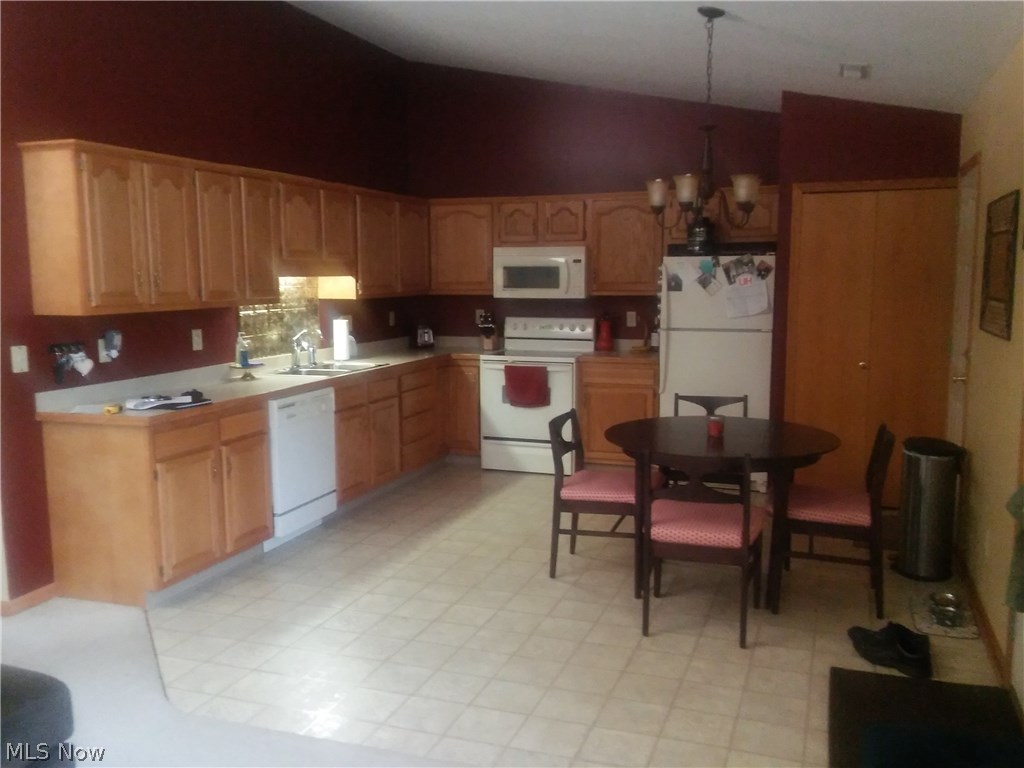 Ryan Village Condos Ph 01 - Residential