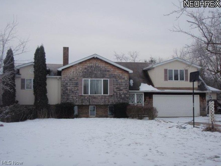 Almost 3000 Sq Ft of Fantastic Country Living, Close to Recreational Lake and Interstate. All You Need Including Over an Acre of Ground, 2 Fireplaces and 3 BRS are Just a Few Amenities in Store For You on This One.