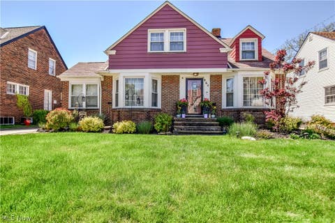 Homes For Sale - 864 Medford Road<br/> Cleveland Heights, OH 44121