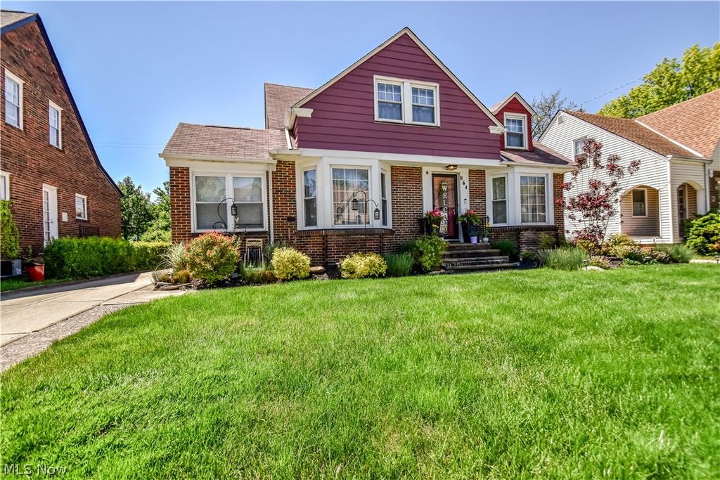 Photo of 864 Medford Road, Cleveland Heights, OH 44121 (MLS # 5209308)