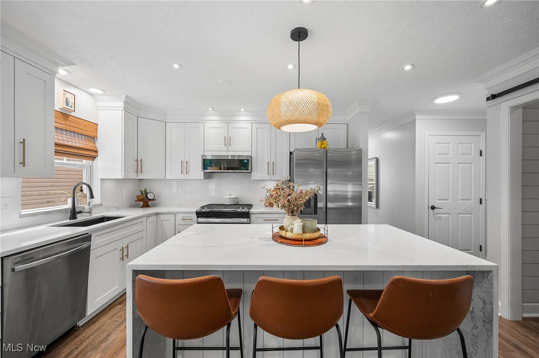 Avon, Ohio 44011, United States, 4 Bedrooms Bedrooms, ,3 BathroomsBathrooms,Residential,Pending,182637