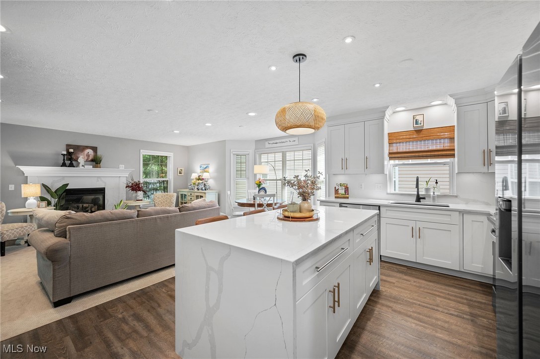 Avon, Ohio 44011, United States, 4 Bedrooms Bedrooms, ,3 BathroomsBathrooms,Residential,Pending,182637