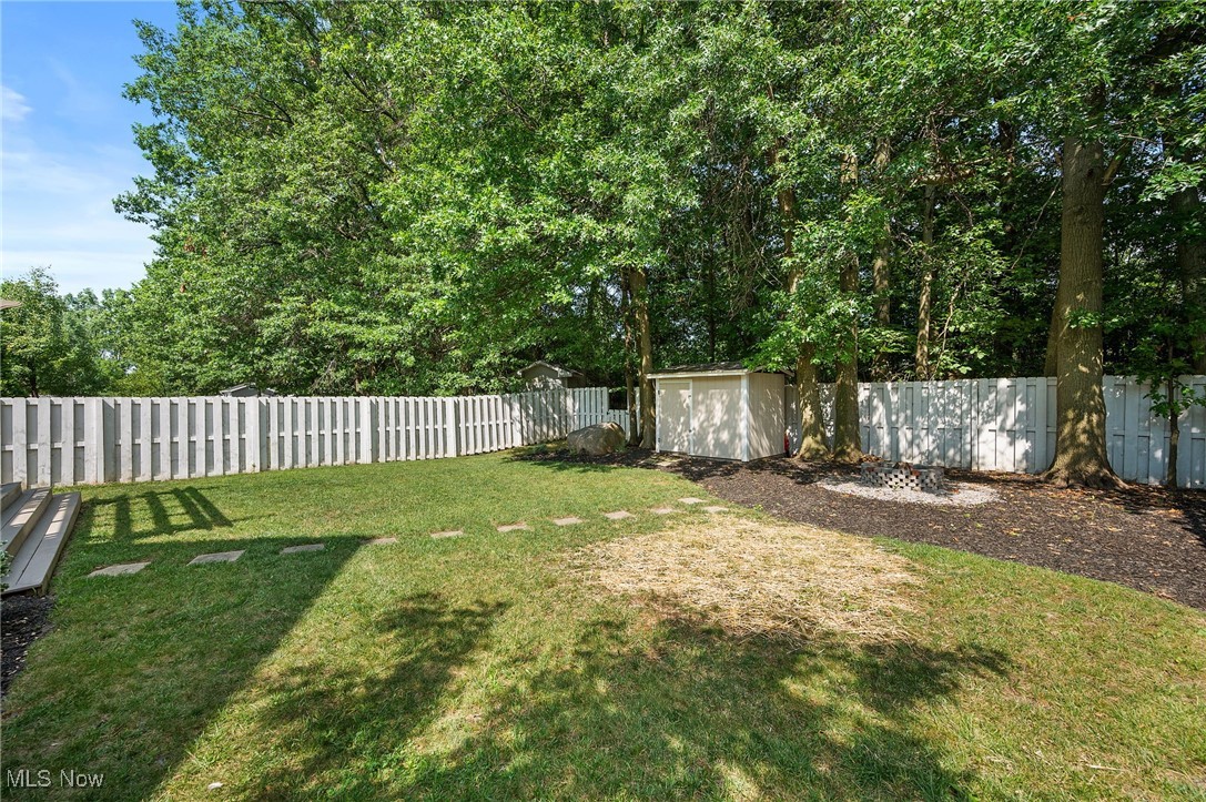 Avon, Ohio 44011, United States, 4 Bedrooms Bedrooms, ,3 BathroomsBathrooms,Residential,Pending,182637