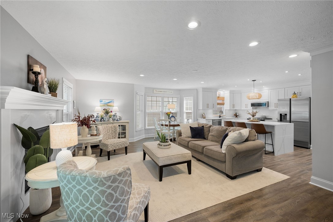 Avon, Ohio 44011, United States, 4 Bedrooms Bedrooms, ,3 BathroomsBathrooms,Residential,Pending,182637