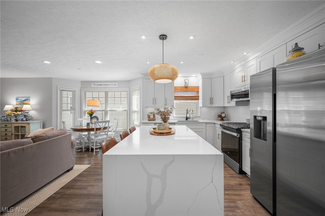 Avon, Ohio 44011, United States, 4 Bedrooms Bedrooms, ,3 BathroomsBathrooms,Residential,Pending,182637