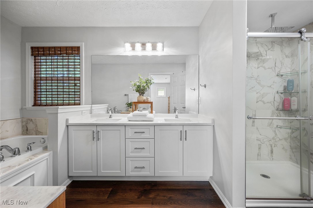 Avon, Ohio 44011, United States, 4 Bedrooms Bedrooms, ,3 BathroomsBathrooms,Residential,Pending,182637