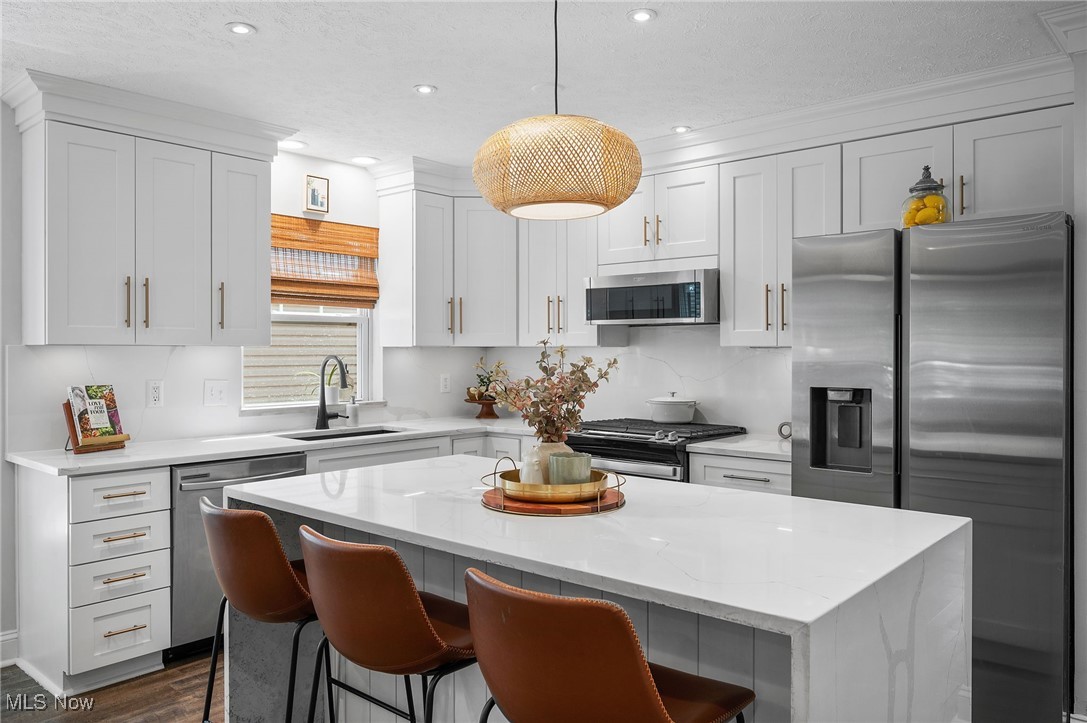 Avon, Ohio 44011, United States, 4 Bedrooms Bedrooms, ,3 BathroomsBathrooms,Residential,Pending,182637