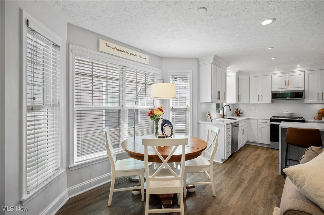 Avon, Ohio 44011, United States, 4 Bedrooms Bedrooms, ,3 BathroomsBathrooms,Residential,Pending,182637