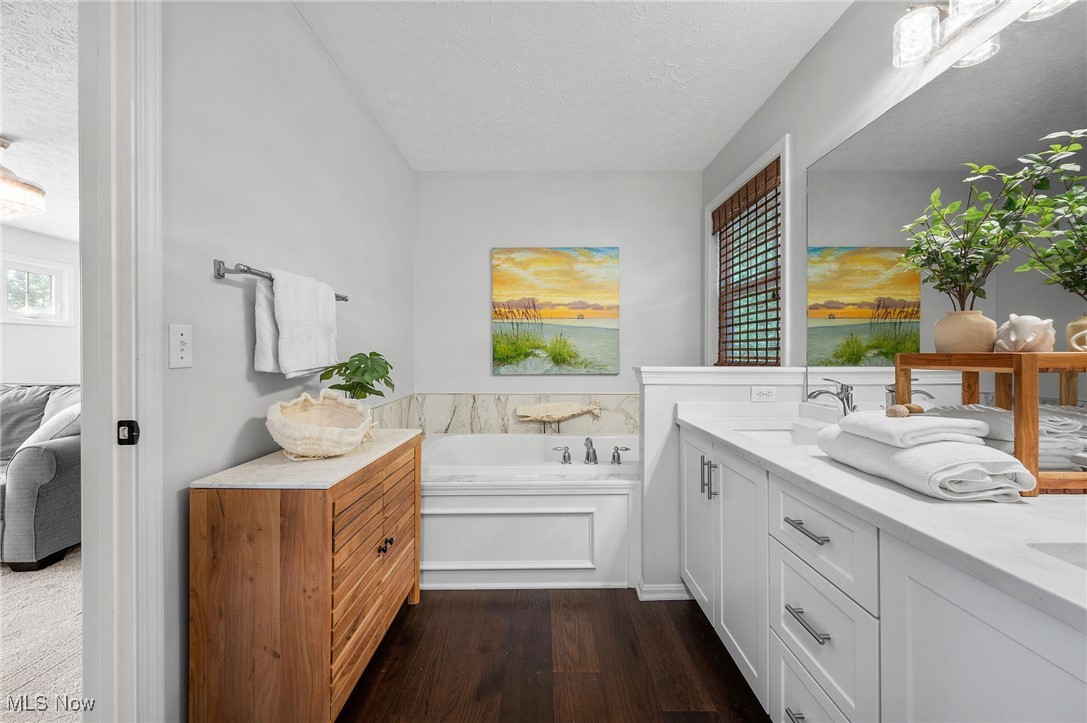 Avon, Ohio 44011, United States, 4 Bedrooms Bedrooms, ,3 BathroomsBathrooms,Residential,Pending,182637