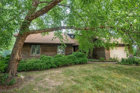 Homes For Sale - 10110 Weathersfield Drive<br/> Mentor, OH 44060