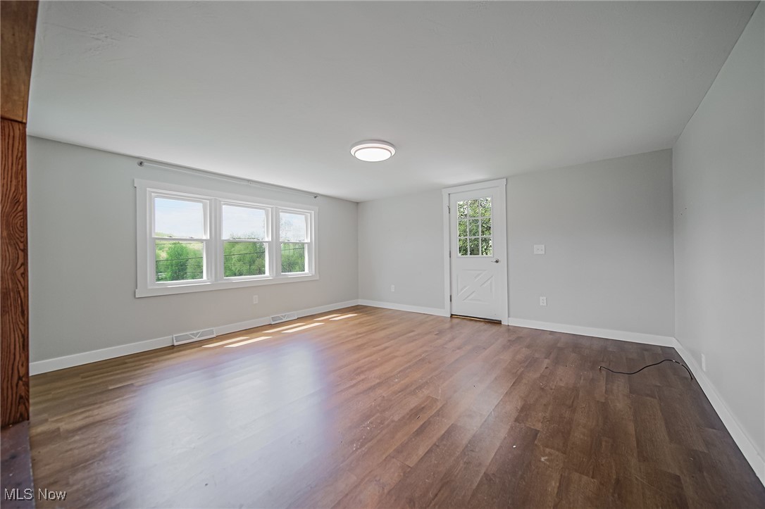 7592 Fort Laurens Road, Strasburg, Ohio image 4