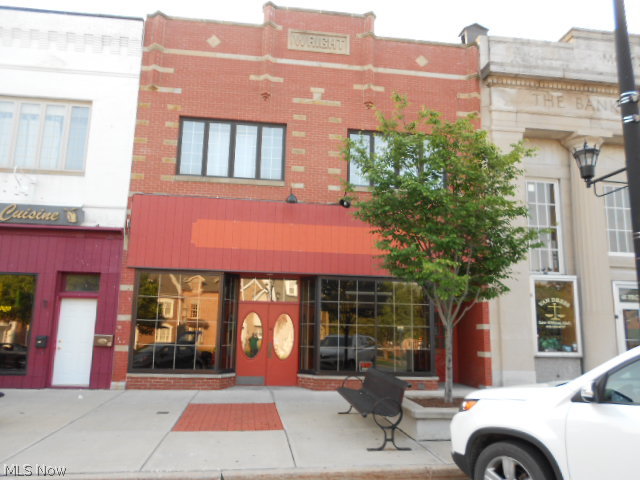 Retail space on the triangle in Berea in the heart of the downtown. The space is for lease but the entire building is for sale which includes 4 office rental spaces,, two of which are leased. This is one of the best locations in the downtown of Berea.