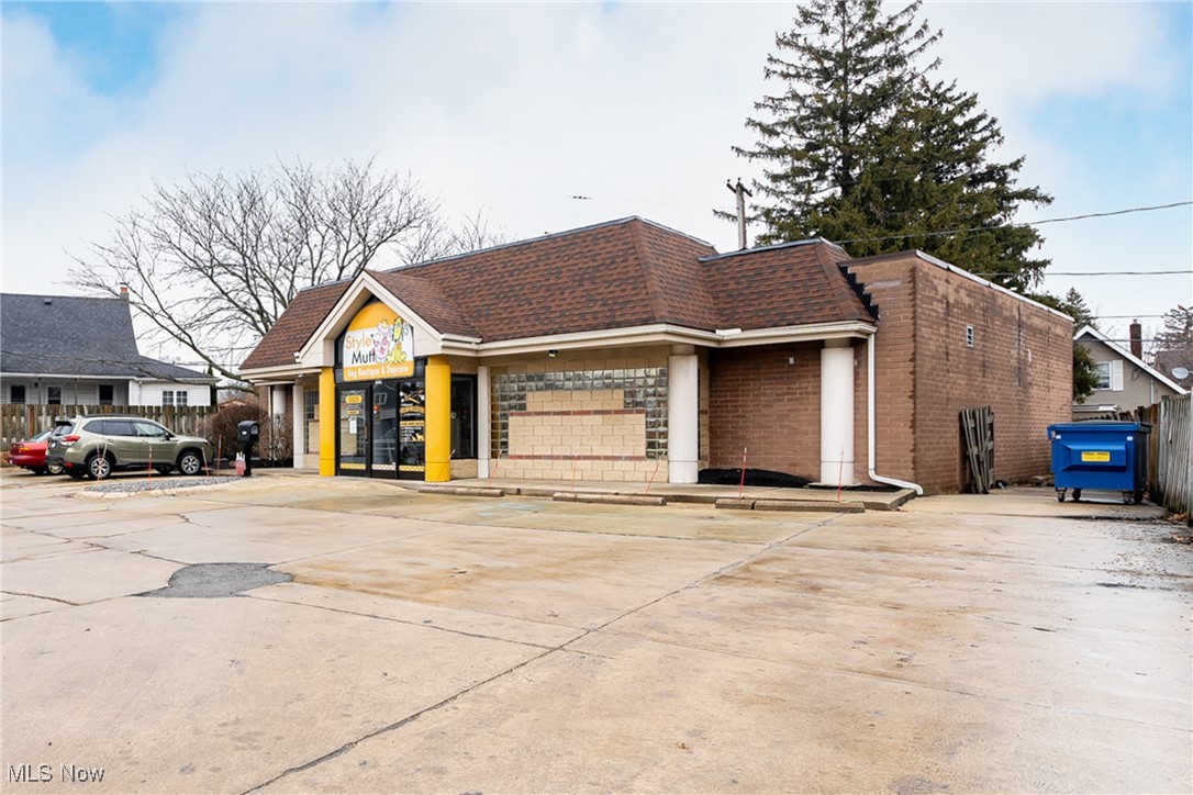3525 Warren Road