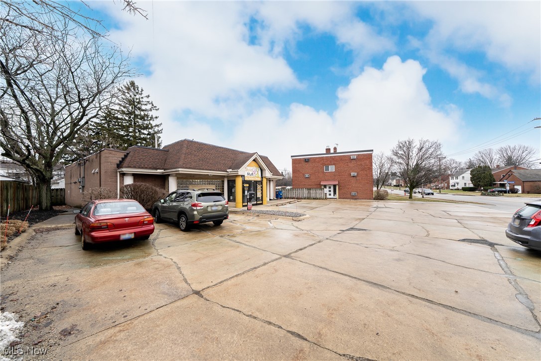 Warren Crest - Commercial Sale