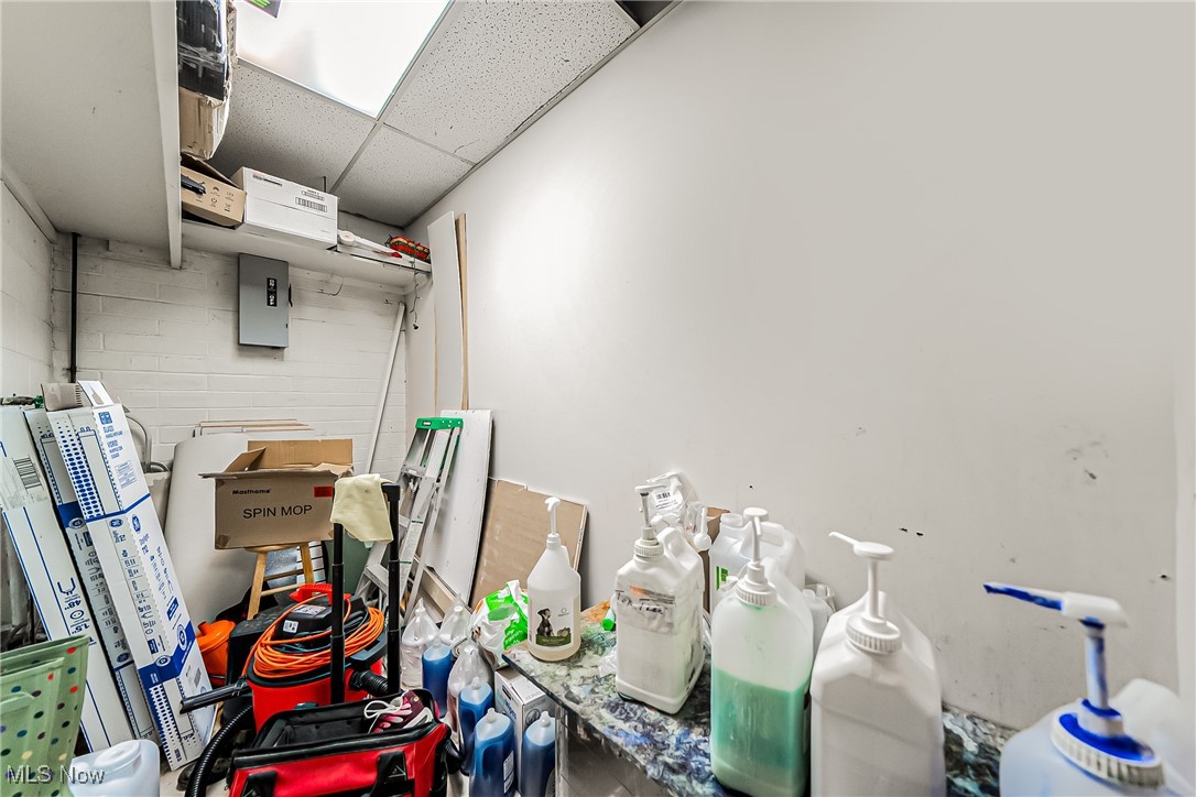 Warren Crest - Commercial Sale