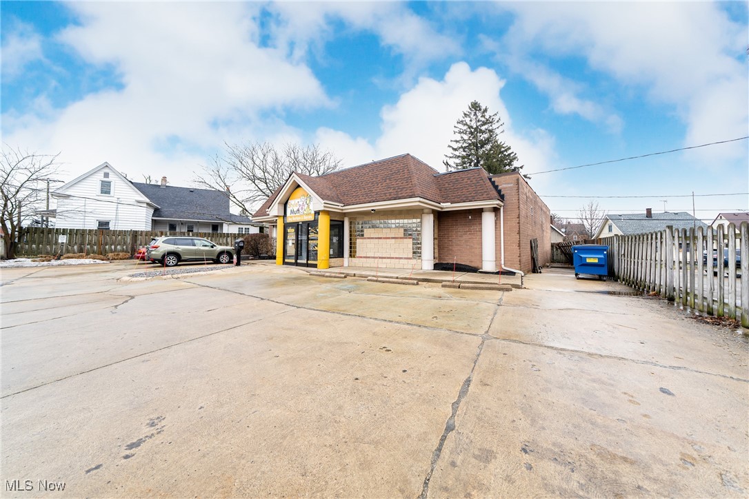 3525 Warren Road