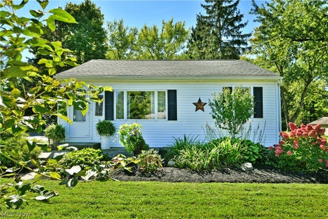 Tiny photo for 2422 Wilson Sharpsville Road, Cortland, OH 44410 (MLS # 5247063)