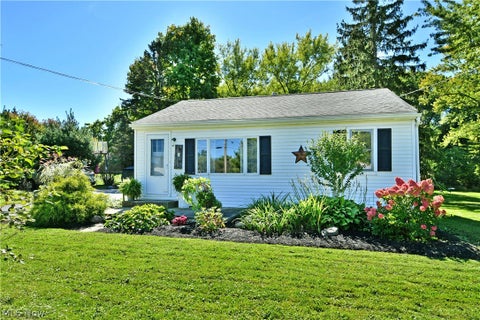 Photo of 2422 Wilson Sharpsville Road, Cortland, OH 44410 (MLS # 5247063)