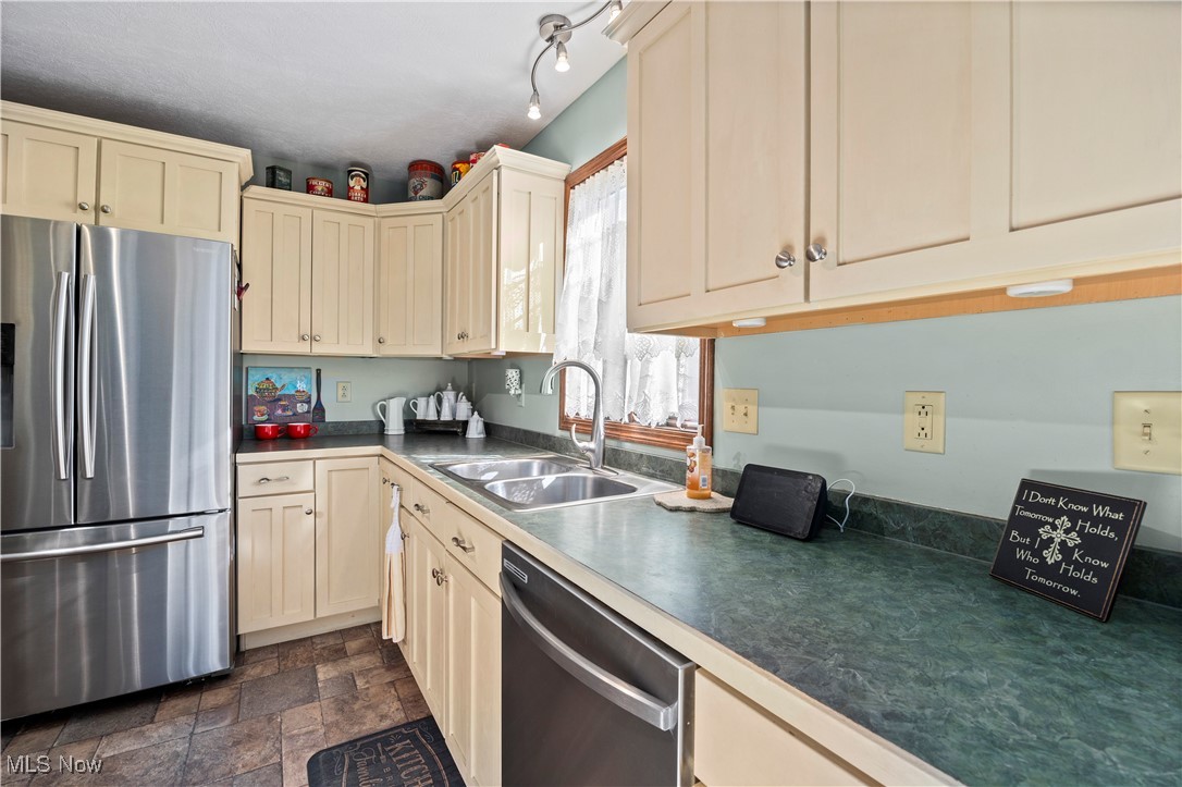 17 W Maple Drive, Seville, Ohio image 20