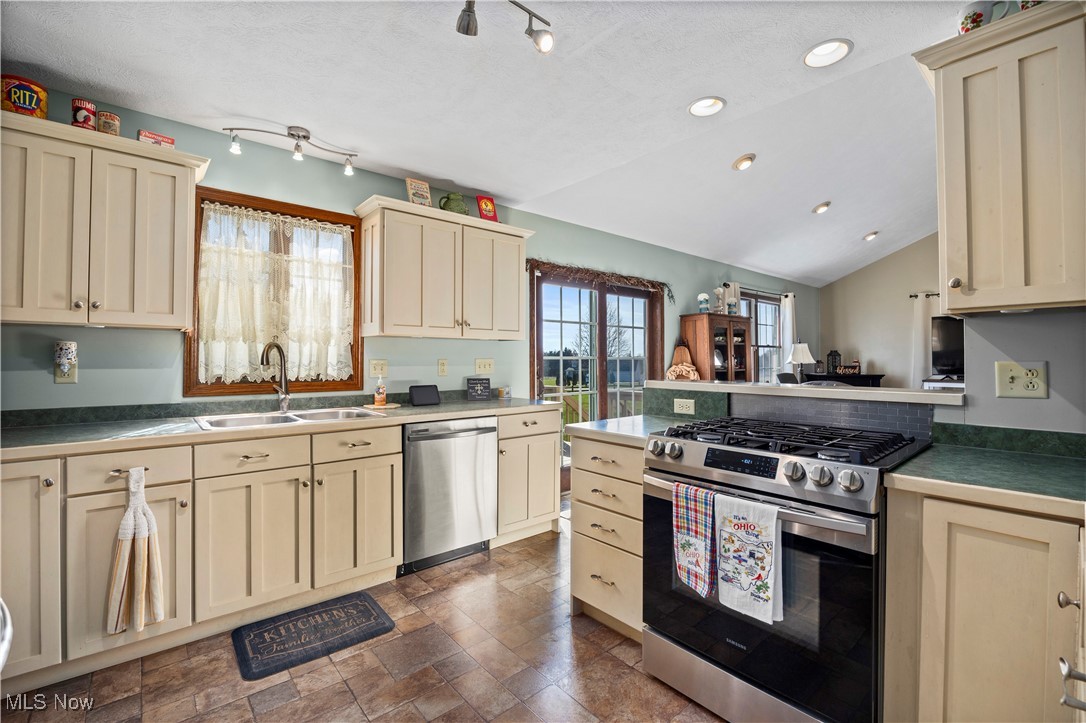 17 W Maple Drive, Seville, Ohio image 23