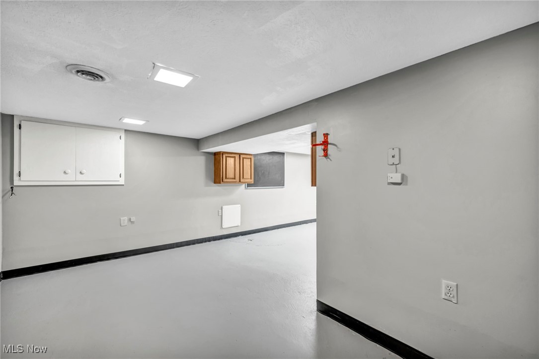 Beebes 01 - Commercial Sale