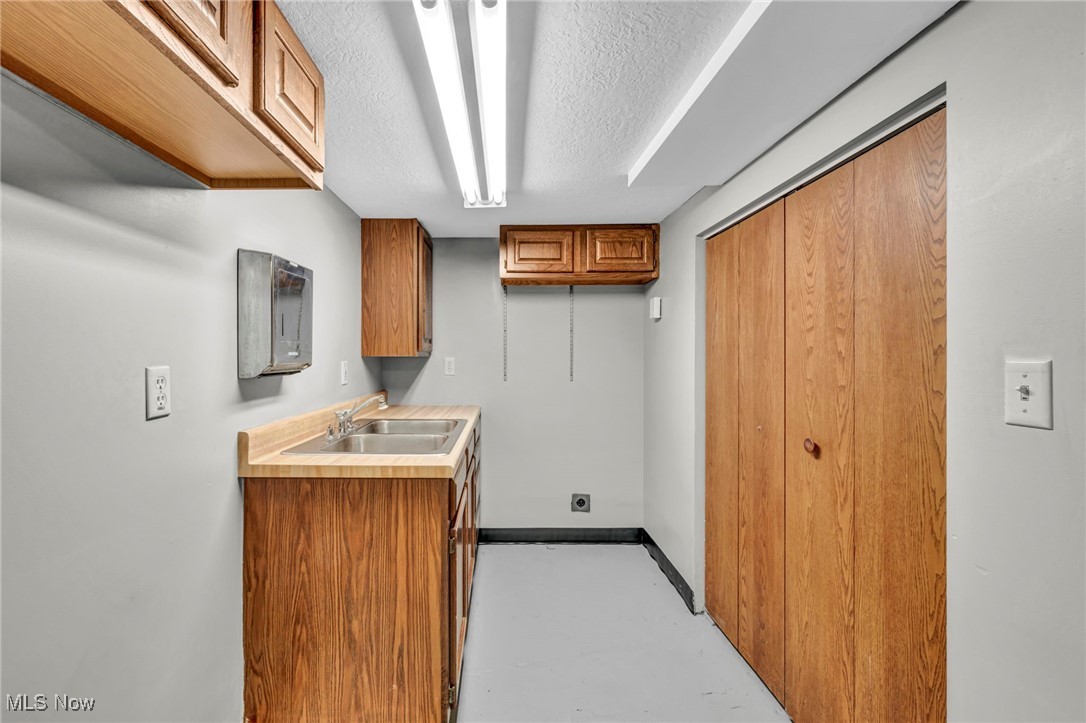 Beebes 01 - Commercial Sale