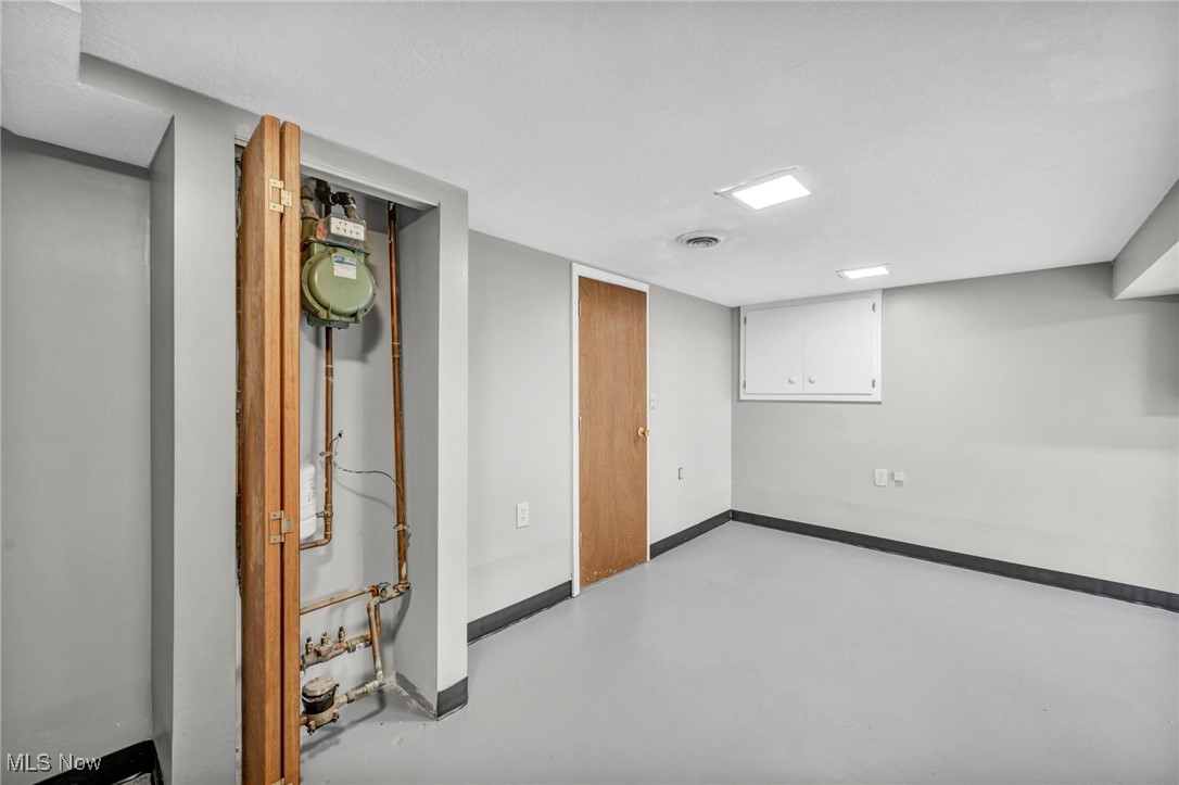 Beebes 01 - Commercial Sale