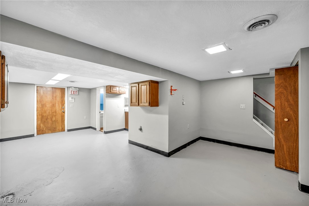 Beebes 01 - Commercial Sale