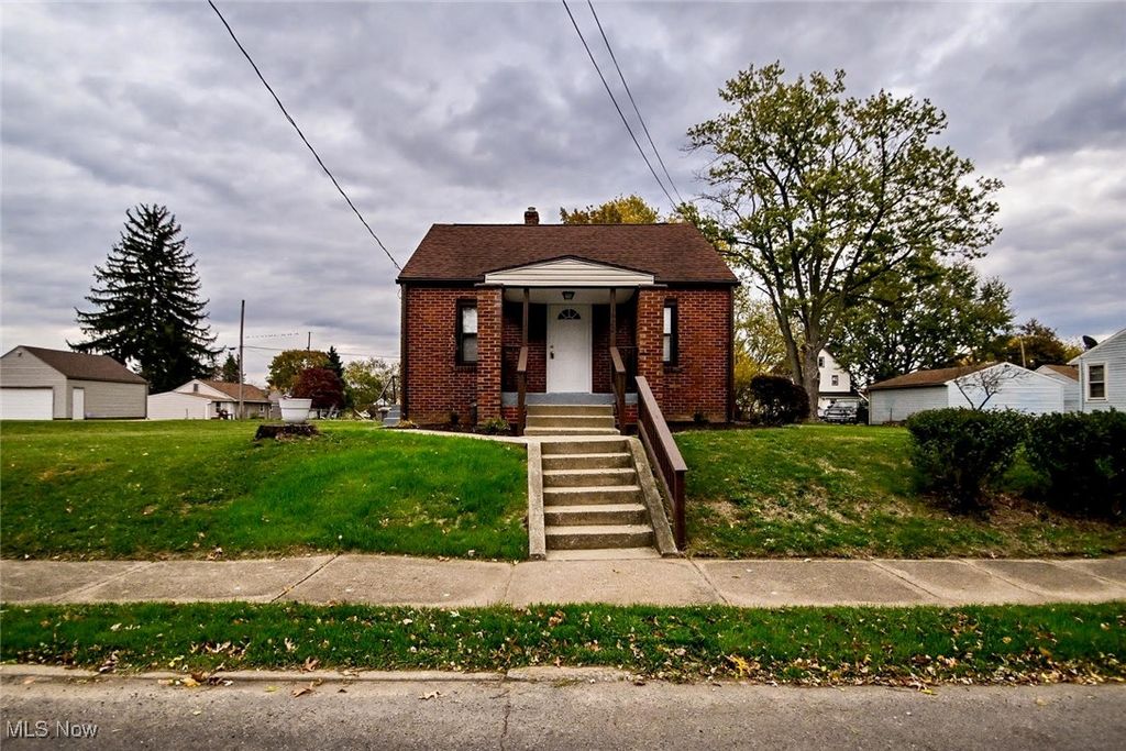 Photo of 1622 Clarendon Avenue SW, Canton, OH 44706 (MLS # 5180579)